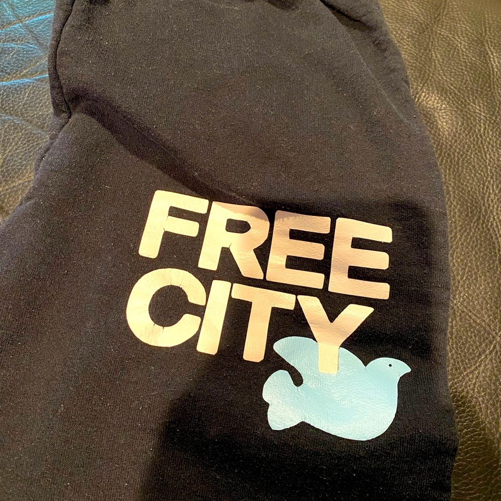 FREE CITY YOUTH M BLACK SWEATPANTS